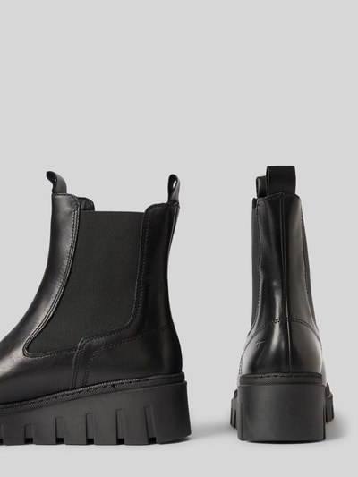 Produktfoto, schwarze Chelseas aus echtem Rindsleder von Tamaris mit grober Sohle und glatter Oberfläche, Damen Chelseas von Tamaris