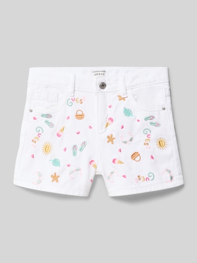 Produktfoto, korte jeans 'Jeansshorts mit Stitchings' van guess in wit met all-over look, puur katoen, regular fit, kleurrijke stitchings, bandwijdte maat 116: 30 cm, binnenbeenlengte maat 116: 7 cm