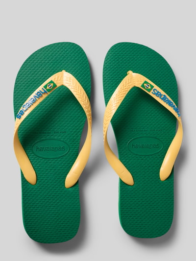 Productfoto, Zehentrenner mit Label-Detail van Havaianas voor dames met afgeronde punt, comfortmodel, platte zool en labeldetail, hakhoogte maat 39/40: 1 cm, groene en gele kleuren, grove textuur