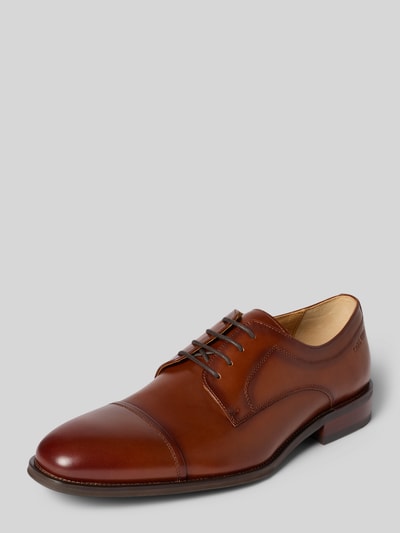 Produktfoto, Derby aus Leder Modell 'UWE' von Carl Gross, braunes Echtleder, Abgerundete-Spitze, Schnürung, Absatzhöhe 3 cm, Schafthöhe 7 cm, Schaftweite 10 cm, glatte Oberfläche, klassische Form.