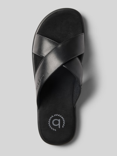 Produktfoto, Slides aus Leder mit Logo-Prägung Modell 'Dove' von Bugatti für Herren in Schwarz mit abgerundeter Form, strukturierter Sohle, Absatzhöhe 2 cm, Schaftweite 8 cm, echtes Leder