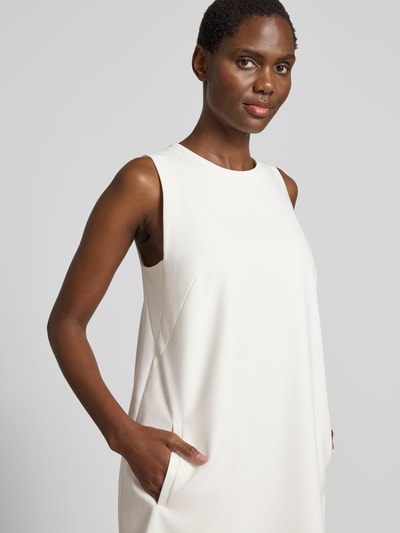 Modelka kobieca nosi Knielanges Business-Kleid mit Rundhalsausschnitt od Windsor, kremowy kolor, mieszanka materiałów z dodatkiem wiskozy, krój straight fit, długość do kolan, okrągły dekolt, zamek z tyłu, długość pleców w rozmiarze 36: 86 cm, szerokość w rozmiarze 36: 45 cm, widok z przodu, zbliżenie na górną część ciała.