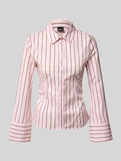Produktfoto, Hemdbluse aus Baumwoll-Mix mit Hemdblusenkragen von Gina Tricot in Rosa mit braunen Streifen, taillierte Passform, langärmelig