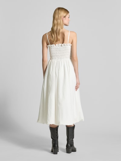 Amy Lynn Knielanges Cocktailkleid mit Smok-Details Modell 'Polly' Weiss 5