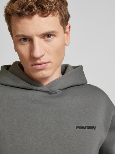 REVIEW Essentials Logo Hoodie Dunkelgrau 3