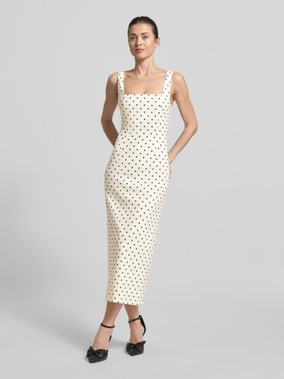 Frauenmodel trägt Cocktailkleid im Allover-Look Modell 'Jana' von Forever New, Leinen-Mix, hell mit schwarzen Punkten, Ganzkörperansicht von vorne.