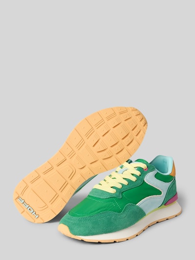 Produktfoto, Sneaker aus Leder-Mix in Suede-Optik Modell 'City' von HOFF in Grün mit abgerundeter Passform, Schnürverschluss, profilierte Sohle, Absatzhöhe 3 cm, Schafthöhe 8 cm, Schaftweite 8 cm, verschiedene Farbakzente, strukturierte Textur