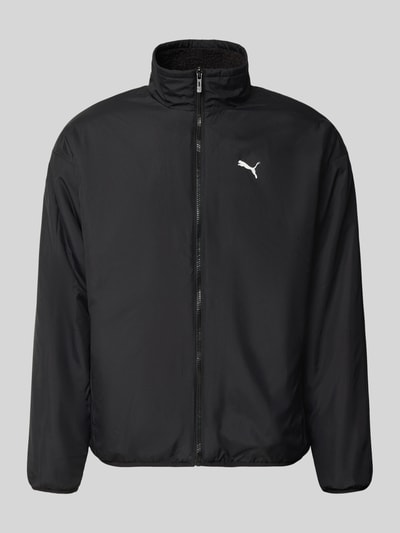 Produktfoto, Sherpa Jacket mit Reißverschluss von PUMA PERFORMANCE, czarna, logo, luźny krój, stójka, kieszenie zapinane na zamek błyskawiczny, gładka tekstura, męska, długość tyłu 68 cm, szerokość ramion 60 cm, szerokość klatki piersiowej 63 cm, długość rękawów 59 cm