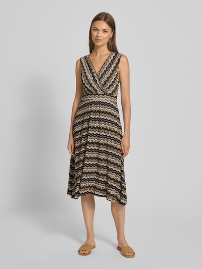 Zero Knielanges Kleid mit V-Ausschnitt Black 4