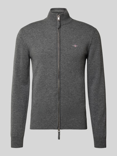 Produktfoto, Regular Fit Pullover aus reiner Wolle von GANT in Grau, unifarben, Stricktextur, gerippte Ärmel- und Rumpfabschlüsse, Rundhals