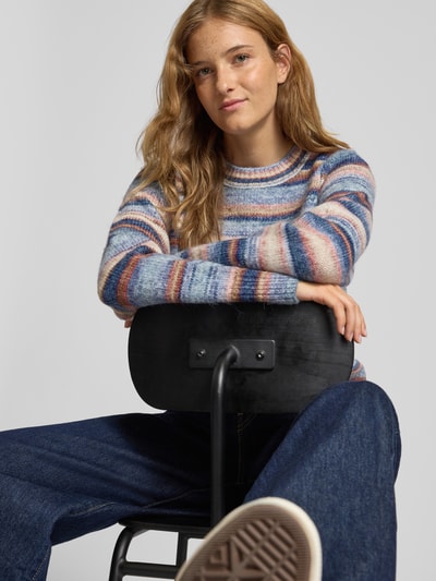 Pepe Jeans Sweter z dzianiny o kroju regular fit z dodatkiem wełny model ‘CELESTE CREW’ Złamany biały melanż 3