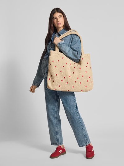 STUDIO NOOS Shopper aus Teddyfell mit Stitchings Modell 'Ecru Teddy Hearts' Sand 1