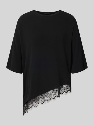 Produktfoto, Modell 'GLAMOUR' von ONLY Damen T-Shirt in Schwarz mit asymmetrischem Saum und floraler Spitzenborte, glatte Textur.