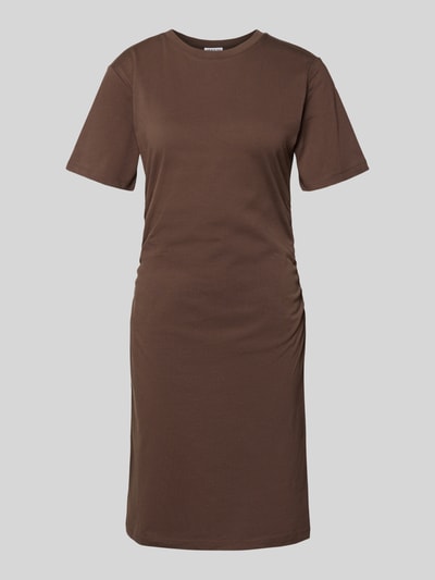 Produktfoto, knielanges T-Shirt-Kleid mit Rundhalsausschnitt von Jake*s Casual in Braun, reine Baumwolle, gerader Schnitt, glatte Oberfläche