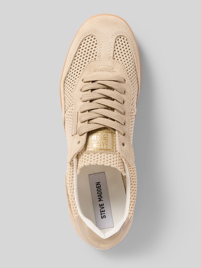 Produktfoto, Sneaker aus Leder mit Schnürung Modell 'Estella' von Steve Madden in Beige, abgerundete Spitze, strukturierte Gummisohle, Größenangaben im Kontext