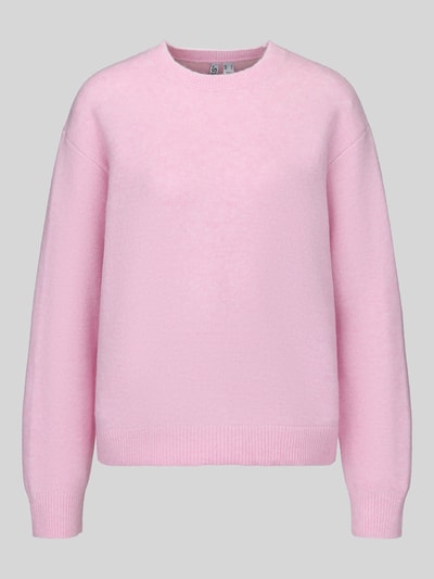 Produktfoto, jasnoróżowy sweter o miękkiej teksturze z dodatkiem wełny, Regular Fit Pullover mit Woll-Anteil Modell 'ALLY' von PIECES, sweter damski