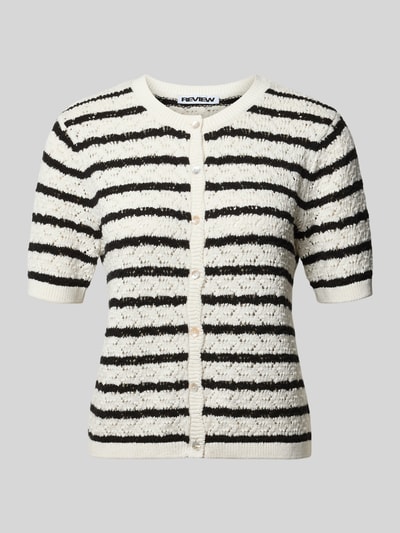 Produktfoto, Slim Fit Cardigan in Strick-Optik von REVIEW z bawełny, krój slim fit, imitacja dzianiny, okrągły dekolt, rękaw o dł. 1/2, listwa guzikowa, długość tyłu w rozmiarze S: 50 cm, paski w czerni i bieli, tekstura miękka