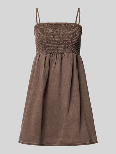 Produktfoto, Minikleid mit Smok-Detail Modell 'Oregon' von Noisy May aus Reine Baumwolle in Braun, taillierte Passform, strukturierte Oberfläche.