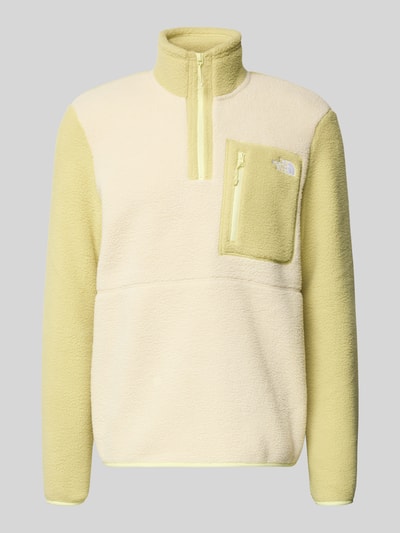 Produktfoto, Fleecepullover mit Brusttasche Modell 'YUMIORI' von The North Face in Creme und Hellgelb, Label-Stitching, Regular Fit, Stehkragen, Reißverschluss und Brusttasche, strukturierte Oberfläche, Herren Fleecepullover