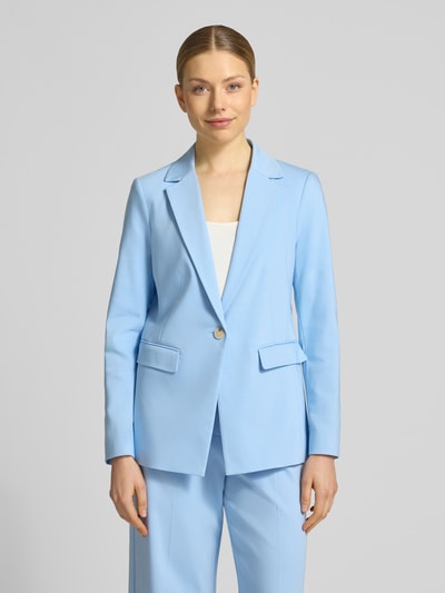 Kobiece modelka nosi Blazer mit Reverskragen und Pattentaschen od comma, mieszanka bawełny z dodatkiem streczu, prosty krój, kołnierz z połami, zapięcie na guzik, kieszenie z patką, długość tyłu w rozmiarze 36: 69 cm, szerokość w rozmiarze 36: 46 cm, długość rękawów w rozmiarze 36: 61 cm, jasnoniebieski, gładka faktura, całość z przodu