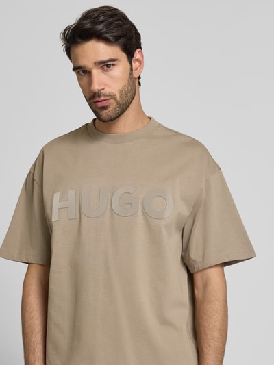 HUGO T-Shirt mit Label-Print Modell 'Dinkee' Hellbraun 3