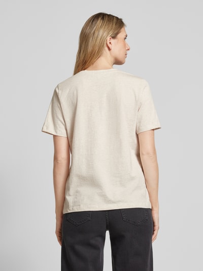 s.Oliver RED LABEL Relaxed Fit T-Shirt aus reiner Baumwolle mit Herz-Stickerei Beige 5