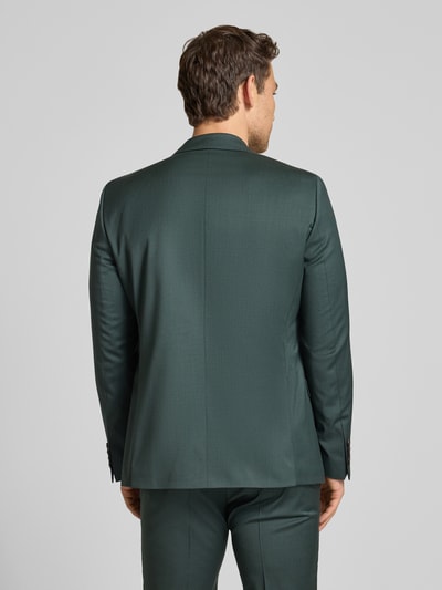 Männermodel trägt Slim Fit 2-Knopf-Sakko mit Pattentaschen Modell 'Move Alesso' von DIGEL, Schurwoll-Elasthan-Mix, Rückansicht Ganzkörperansicht.