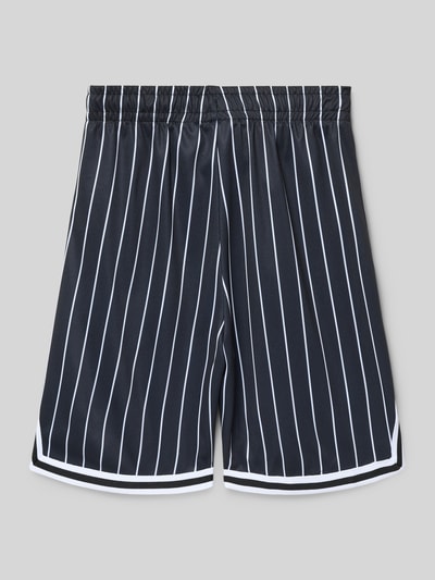Produktfoto, Bermudas mit Logo-Stitching und Eingrifftaschen von KARL KANI, czarny z białymi paskami, luźny krój, elastyczny pas, wpuszczane kieszenie, szerokość w rozmiarze 134: 30 cm, długość wewnętrzna nogawki w rozmiarze 134: 17 cm