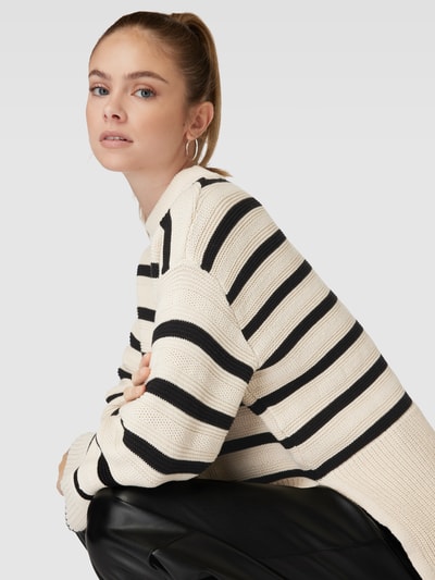Only Sweter z dzianiny ze wzorem w paski model ‘SIA’ Złamany biały 3