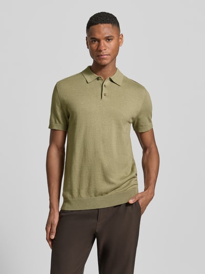 Męski model nosi Regular Fit Poloshirt aus Bio-Baumwoll-Mix Modell 'BERG' od SELECTED HOMME, melanż, dzianina, krótki rękaw, polo, przód, ujęcie całopostaciowe