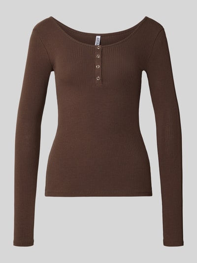 Produktfoto, Slim Fit Langarmshirt aus Baumwoll-Mix Modell 'KITTE' von PIECES, unifarben, Rippstruktur, Henley-Ausschnitt, braun
