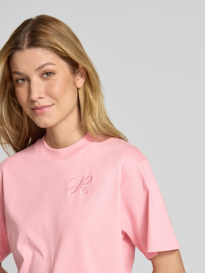 HUGO T-shirt o kroju relaxed fit z wyhaftowanym logo i okrągłym dekoltem Różowy 3