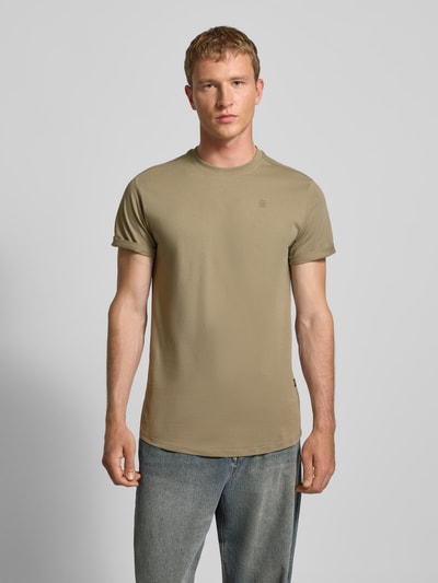 Männermodel draagt T-shirt met Labeldetail van G-star, Biologisch katoen, recht model, ronde hals, vaste mouwomslagen, ruglengte 76 cm, Ganzkörperansicht von vorne.