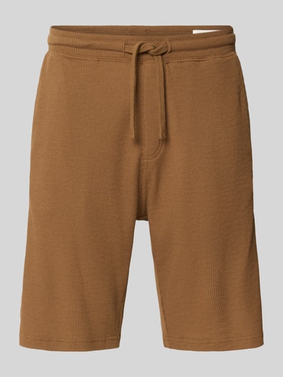 Produktfoto, Relaxed Fit Sweatshorts aus Baumwoll-Mix von s.Oliver RED LABEL in Braun, unifarben, strukturierte Piqué-Oberfläche, Label Patch, elastischer Bund mit Tunnelzug, seitliche Eingrifftaschen und aufgesetzte Gesäßtasche.