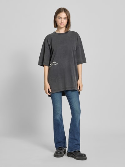 Karo Kauer Oversized T-Shirt mit Label-Print Dunkelgrau 1