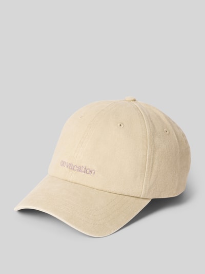 Produktfoto, Basecap mit Statement-Stitching von Jake*s Casual in Beige, reine Baumwolle, verstärkter Schirm, gestickte Details, verstellbarer Riegel