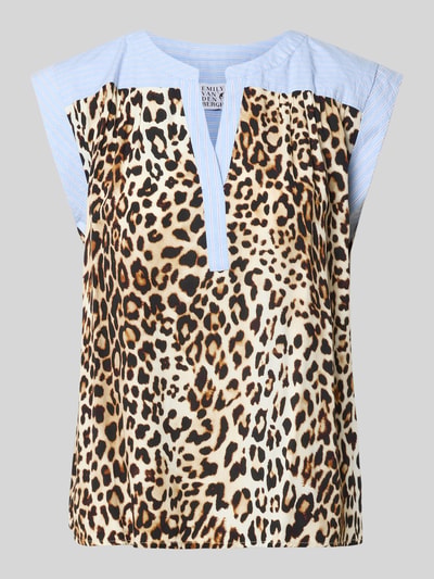 Produktfoto, Relaxed Fit Bluse aus reiner Viskose mit Allover-Animal-Print von Emily Van den Bergh, ärmellos, Tunika-Ausschnitt, beige-braune Flecken mit hellblauen Partien, glatte leichte Textur, Rückenlänge 59 cm bei Größe 36