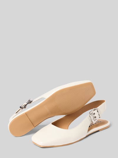 Produktfoto, Slingback-Ballerinas mit Dornschließe von BIANCO in abgerundeter Form, Blockabsatz, leicht strukturierte Sohle, Absatzhöhe 1 cm.