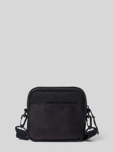 Produktfoto, czarna torba na ramię z wyhaftowanym logo model 'BOLD SQUARE CROSSBODY' od CK Calvin Klein, faktura gładka