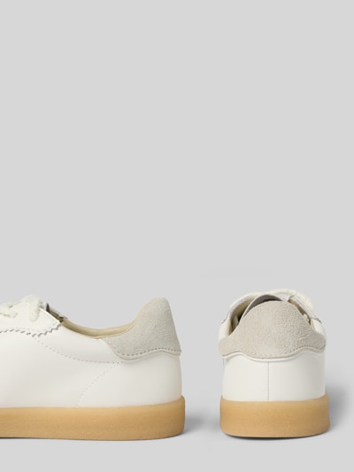 Produktfoto, Sneaker mit Schnürverschluss Modell 'AURORA' von Blauer USA, Leder-Mix mit abgerundete Spitze, Label-Detail und strukturierte Sohle, Absatzhöhe 2 cm, Schafthöhe 7 cm, Schaftweite 8 cm, Farbkontrast aus Creme und Beige, glatte sowie wildlederartige Texturen.