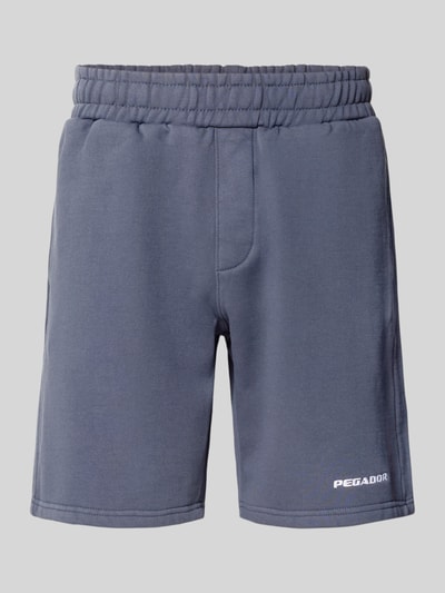 Produktfoto, Shorts mit elastischem Bund und Logo-Stitching von Pegador aus Baumwoll-Mix in Grau, Loose-Fit, französische Eingrifftaschen, Bundweite 38 cm, Innenbeinlänge 23 cm.