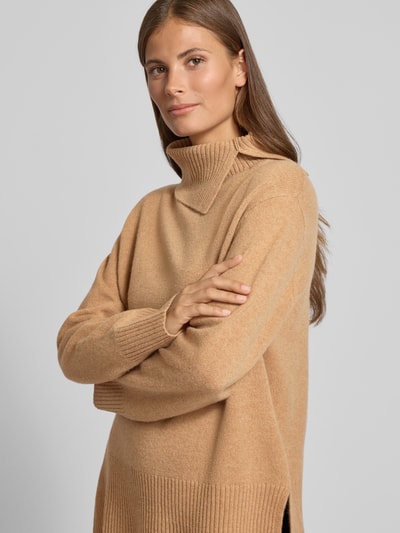 Christian Berg Woman Sweter z dzianiny z wełny lana z golfem i bocznymi rozcięciami Camel 3
