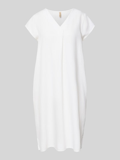 Produktfoto, Knielanges Leinenkleid mit V-Ausschnitt Modell 'Ina' von Soyaconcept aus Leinen-Mix mit Viskose-Anteil in Weiß, Loose-Fit, seitliche Schlitze.