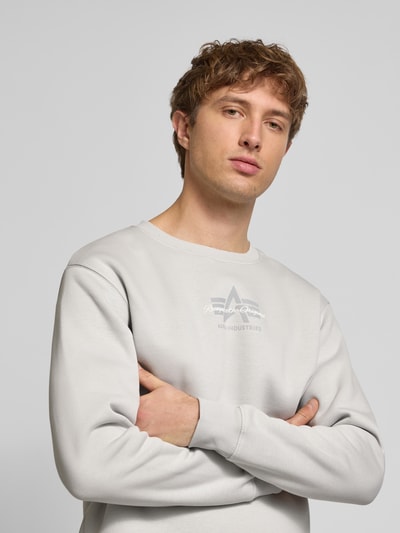 Alpha Industries Bluza z logo i okrągłym dekoltem Jasnoszary 3