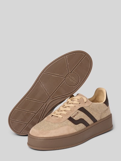 Produktfoto, beigefarbener Sneaker aus echtem Rindsleder Modell 'Cuzmani' von GANT, glatte und strukturierte Oberfläche, Damen Sneaker