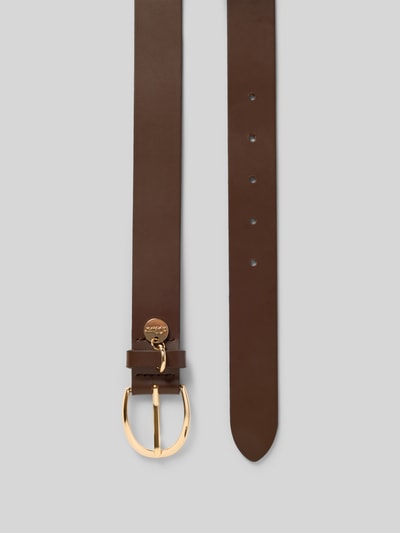Produktfoto, brauner Gürtel aus echtem Rindsleder von s.Oliver RED LABEL mit goldfarbener Schnalle vor grauem Hintergrund