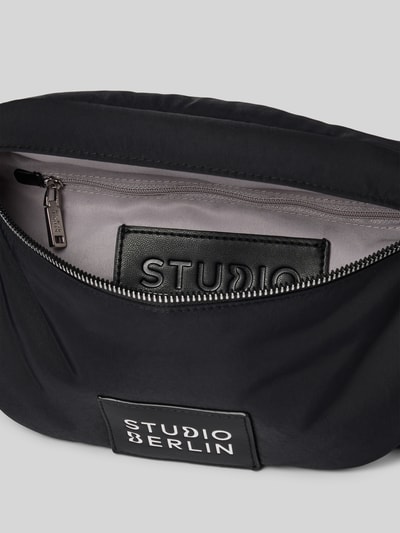 STUDIO BERLIN Bauchtasche mit Label-Badge Modell 'SPANDAU' Black 4