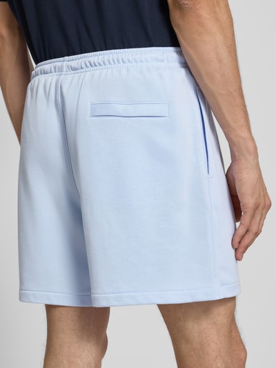 Nike Shorts mit Label-Stitching und elastischem Bund Hellblau 3
