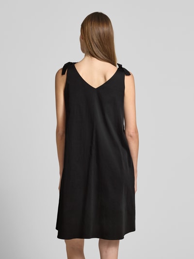 Smith and Soul Sukienka o długości do kolan z dekoltem w serek Czarny 5