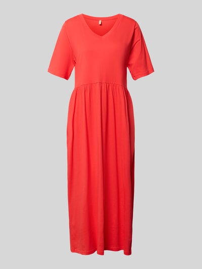 Produktfoto, Midikleid mit Smok-Details Modell 'DERBY' von Soyaconcept in kräftigem Rot, reine Baumwolle, A-Linie, glatte Struktur